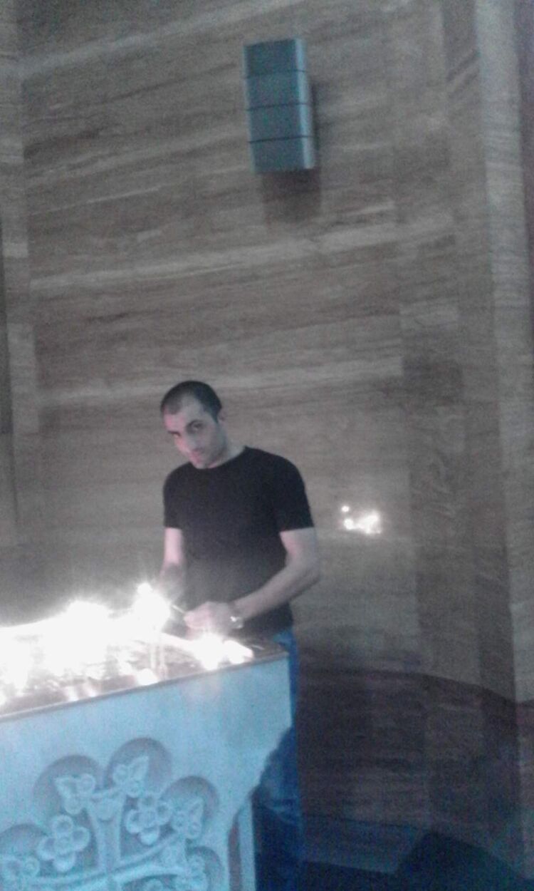  43546164  Norayr, 39 ,    