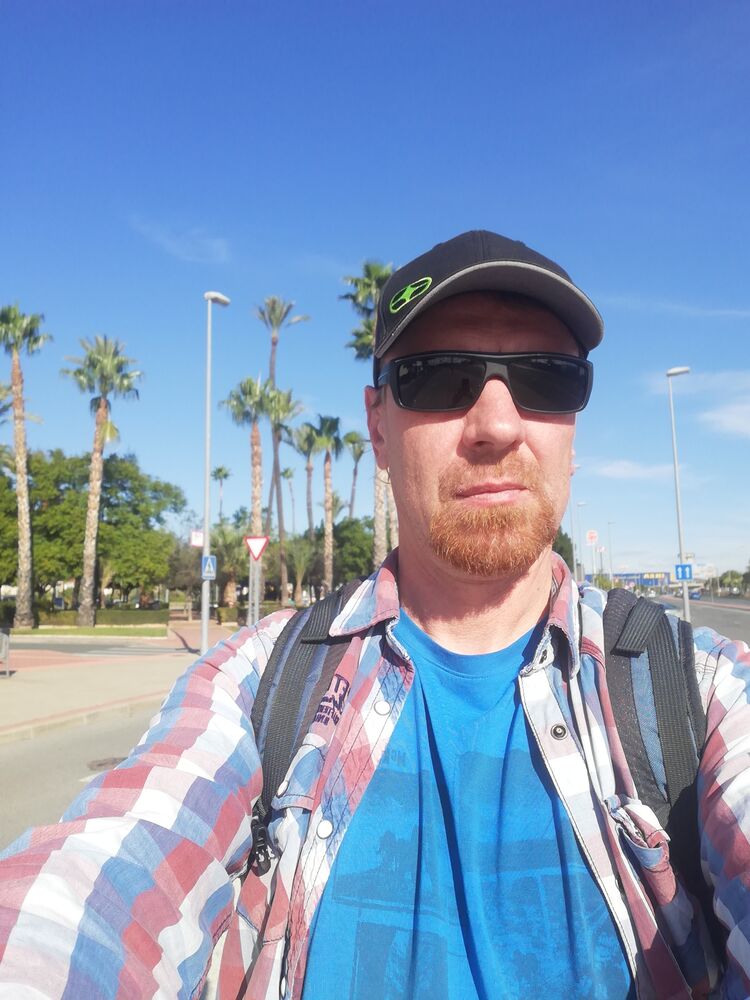  ,   Serge, 44 ,   ,   