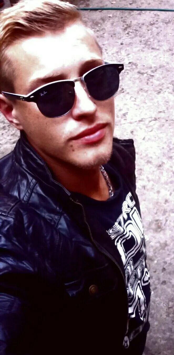  33324514  Oleg, 31 ,    