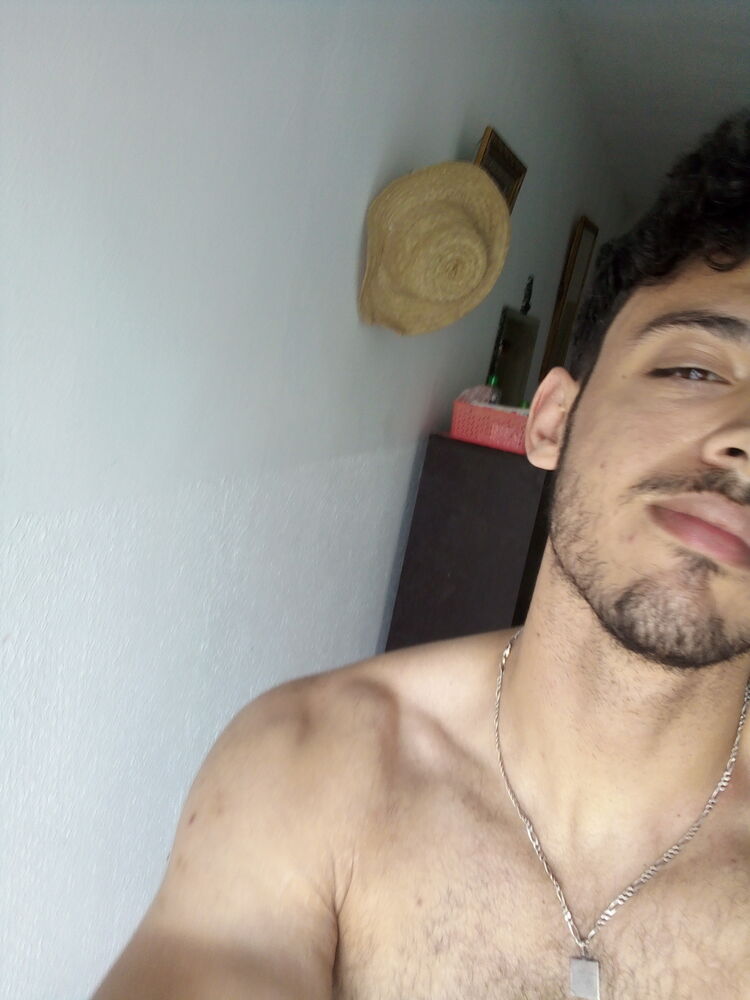  41326844  Chiheb, 24 ,    