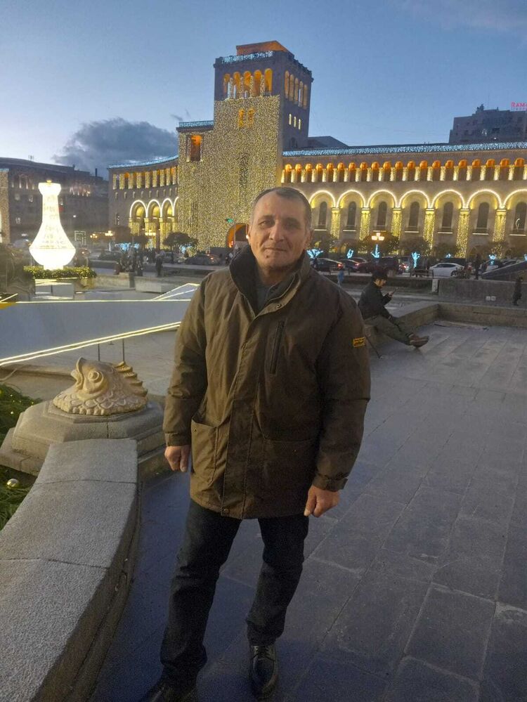  45543694  Armen, 53 ,    