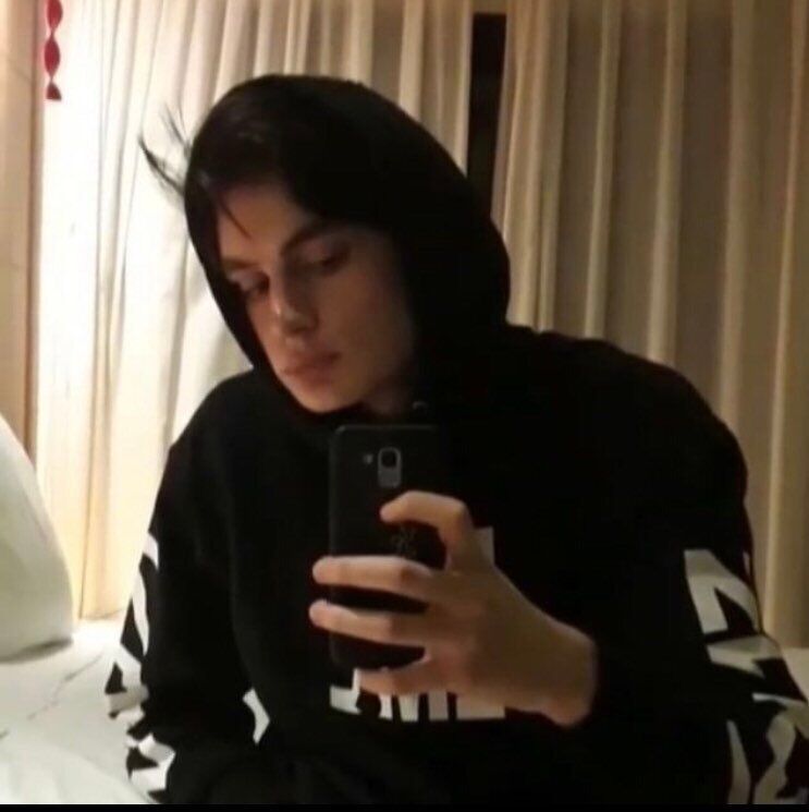  44369284  Sebastian, 19 ,    