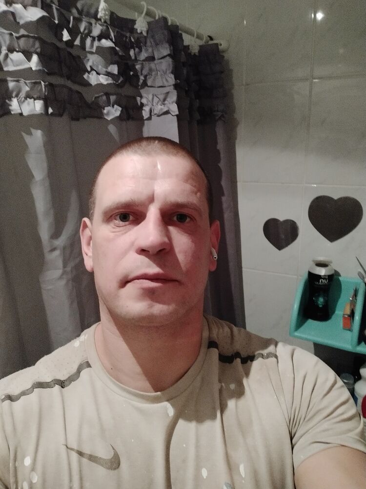  ,   Denis, 40 ,   