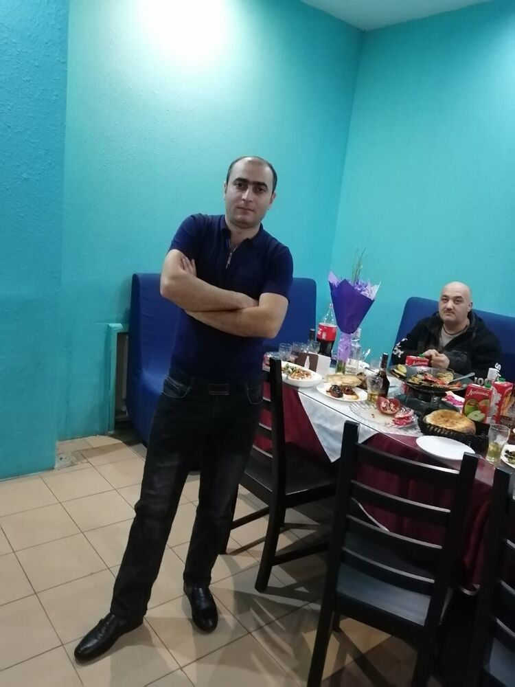  46259394  Teymur, 37 ,    