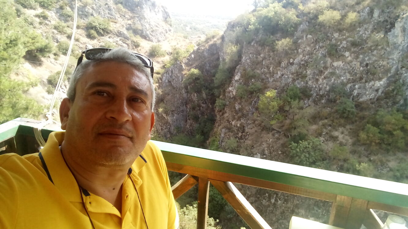  40933584  Tuncay, 57 ,    