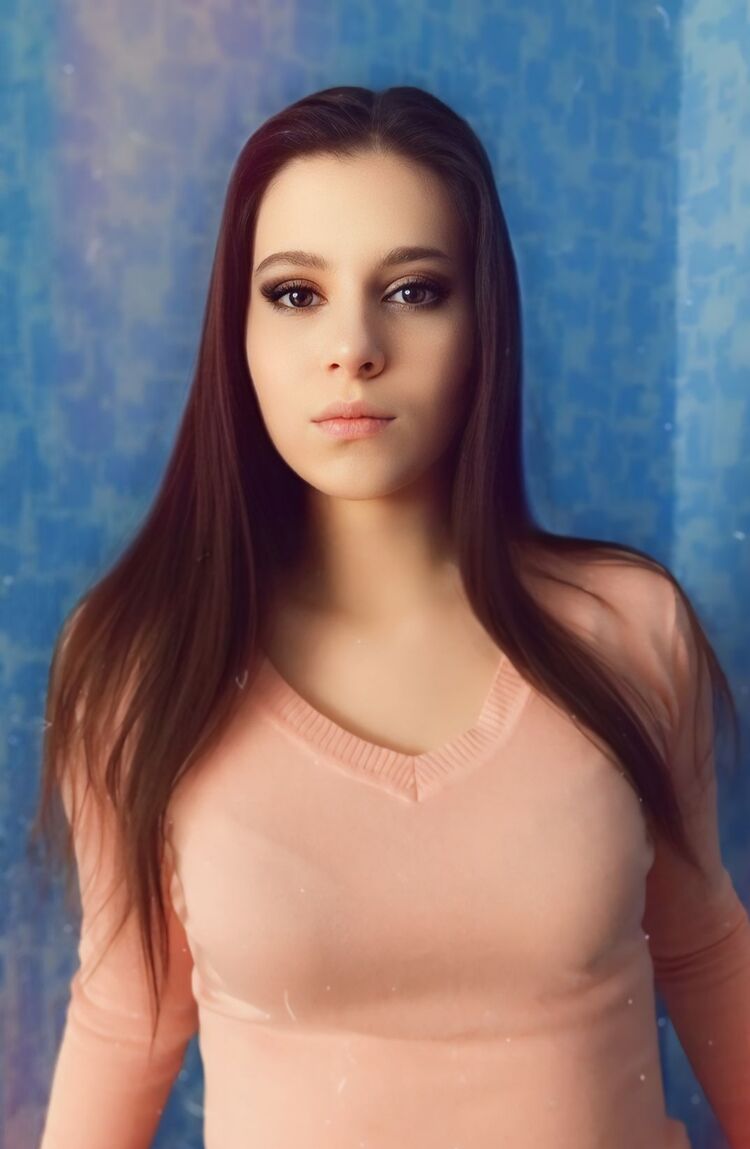  44006144  Kristina, 24 ,     