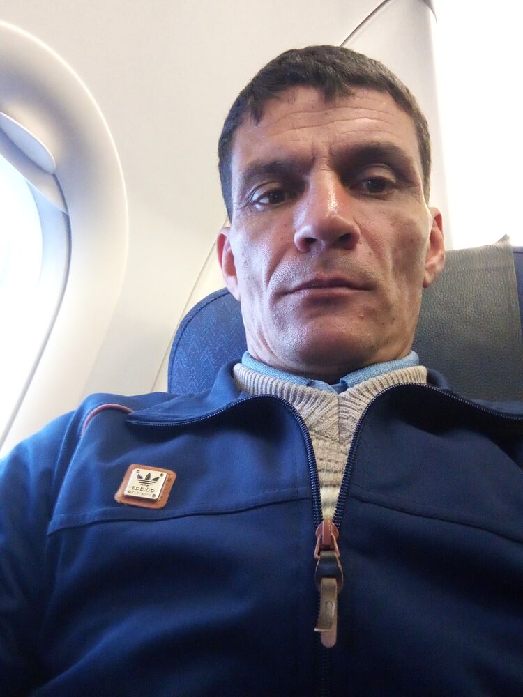 42487834  Azim, 44 ,     