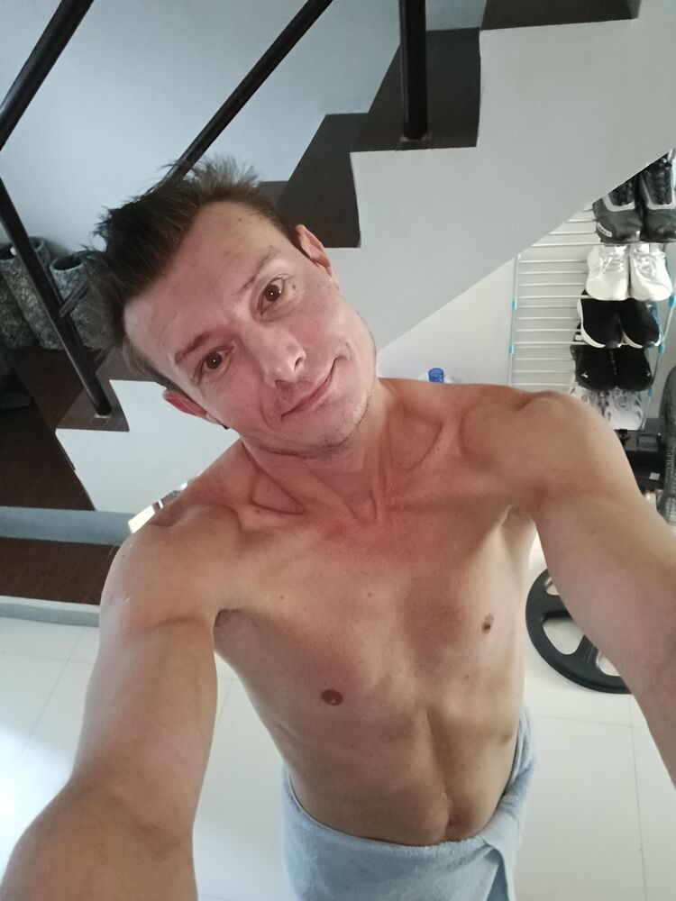  ,   Alex, 40 ,   ,   