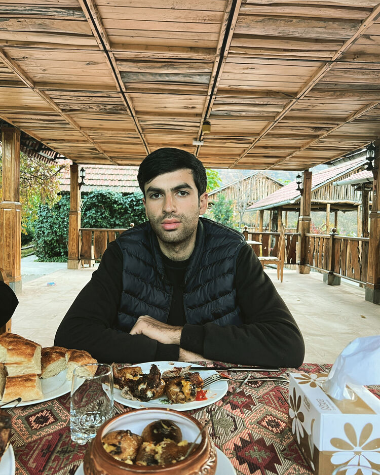  ,   Rafael, 28 ,   ,   