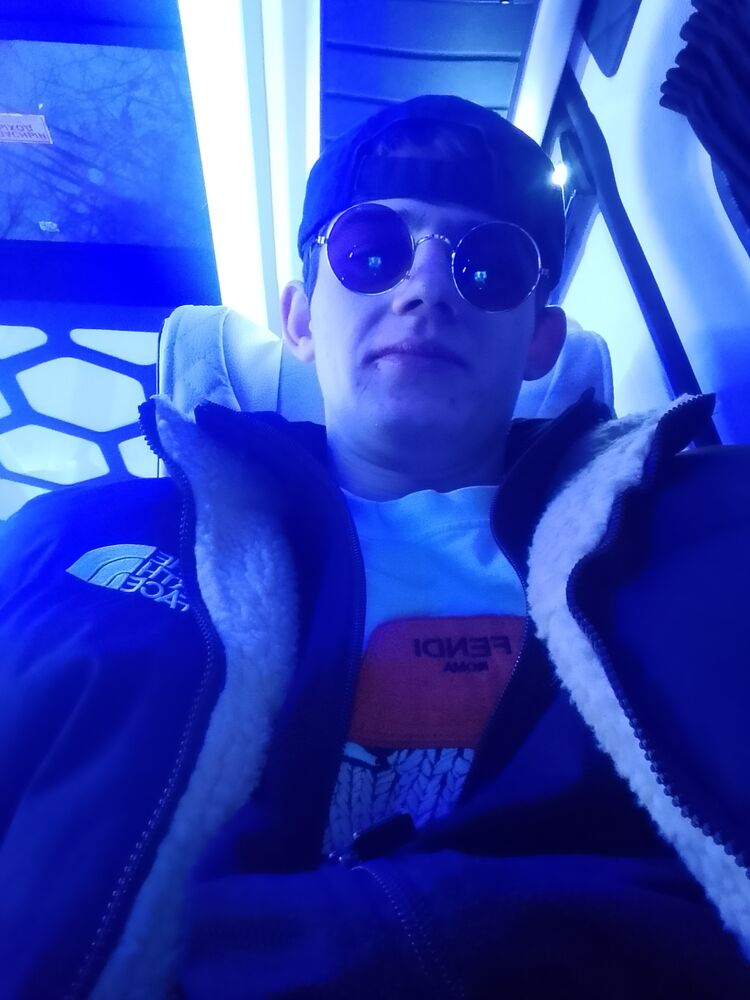  54653584  Vladislav, 20 ,    