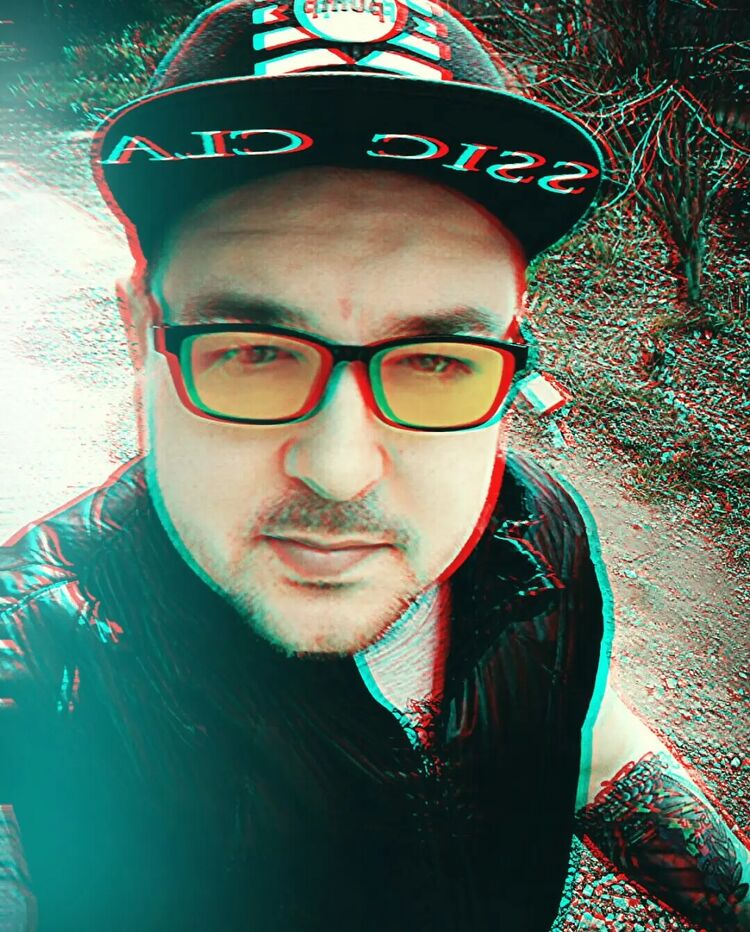  33220674  Vladimir, 37 ,    