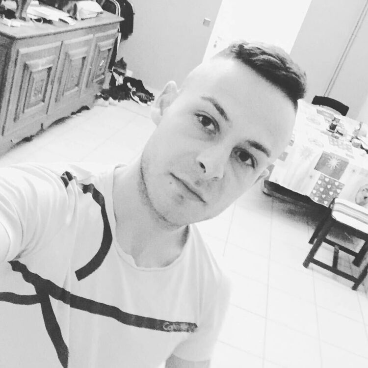  49165874  Alex, 32 ,    Charenton-Le-Pont