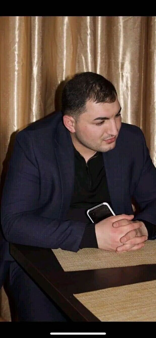  42321124  Arsen, 31 ,    