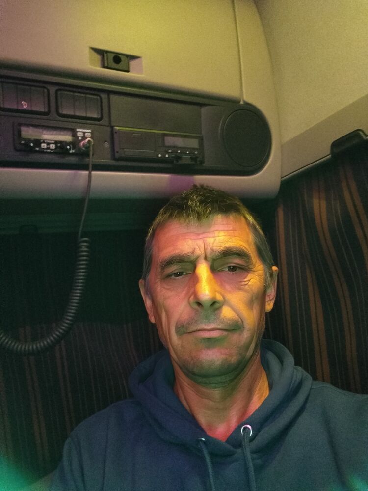  44288274  , 53 ,    