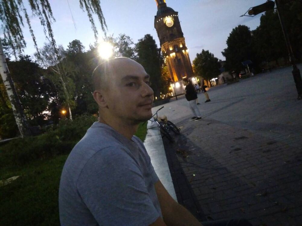  ,   Maks, 37 ,   ,   , c 
