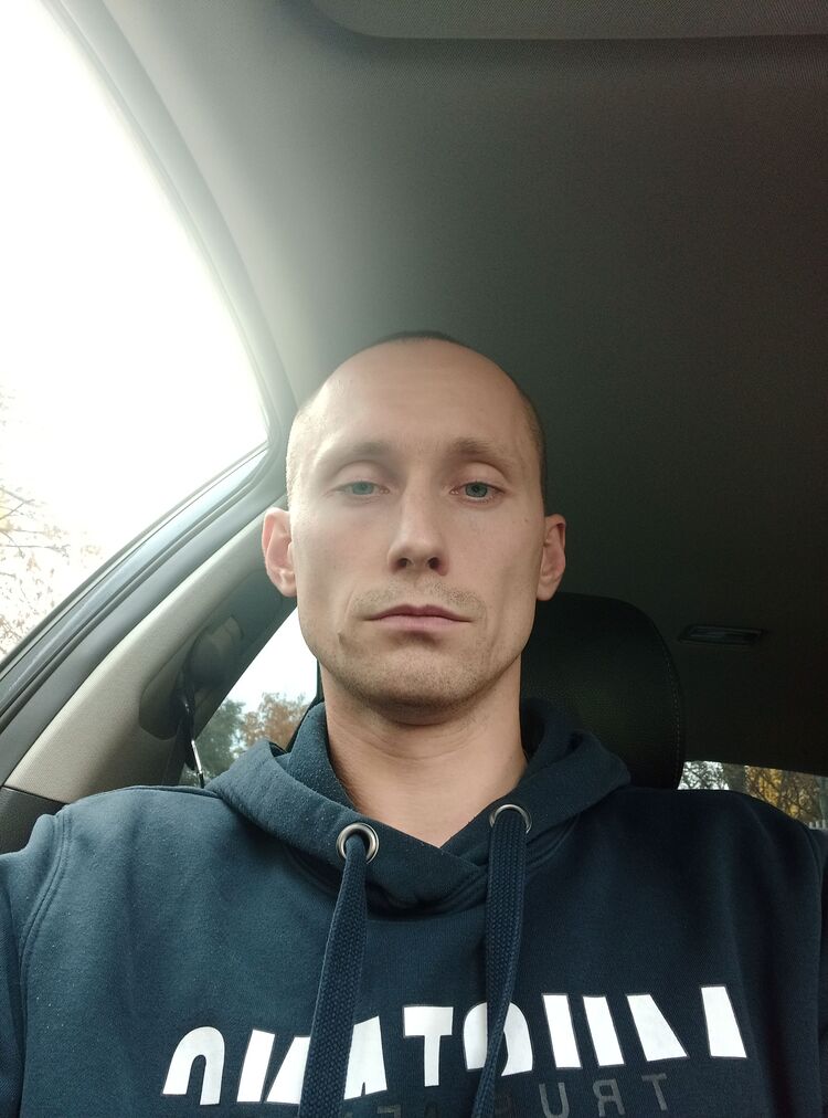  54129424  Stas, 30 ,    