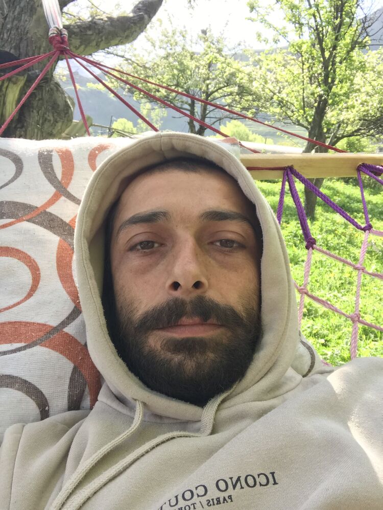  45139264  Irakli, 30 ,    