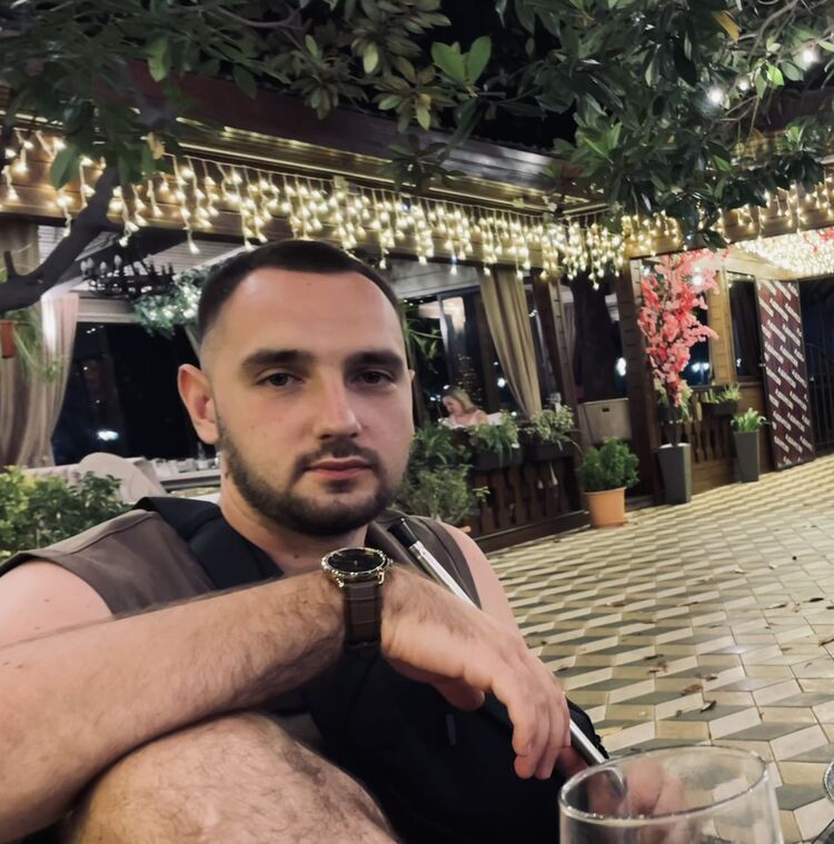  44051554  Vladimir, 28 ,    