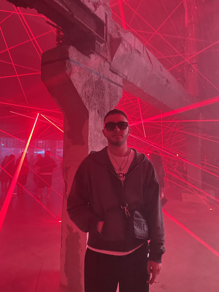  54010984  , 24 ,    -