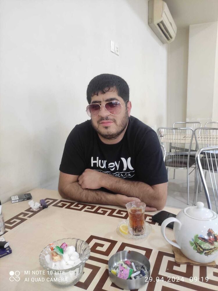  46121404  Kamran, 32 ,    