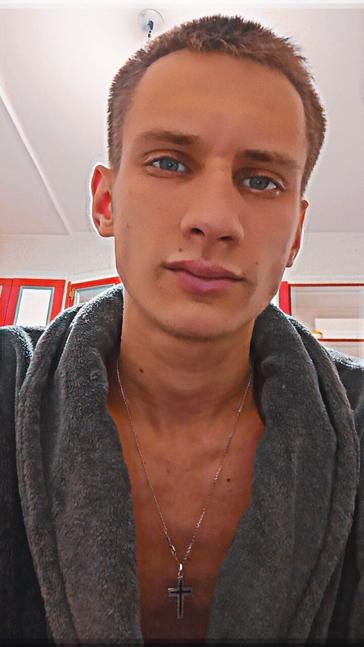  42923894  Maks, 22 ,    