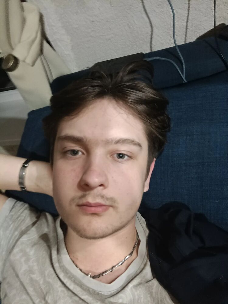  52721054  Roman, 22 ,    