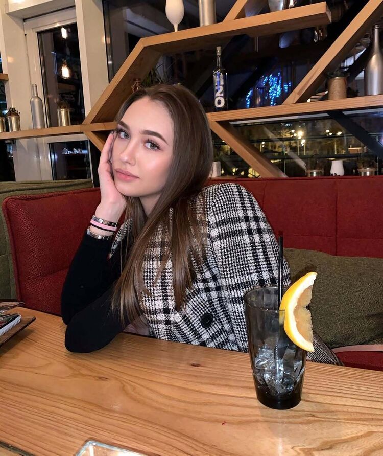  52621174  Maria, 28 ,    