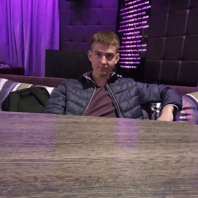  17006384  Cristian, 23 ,    Praha