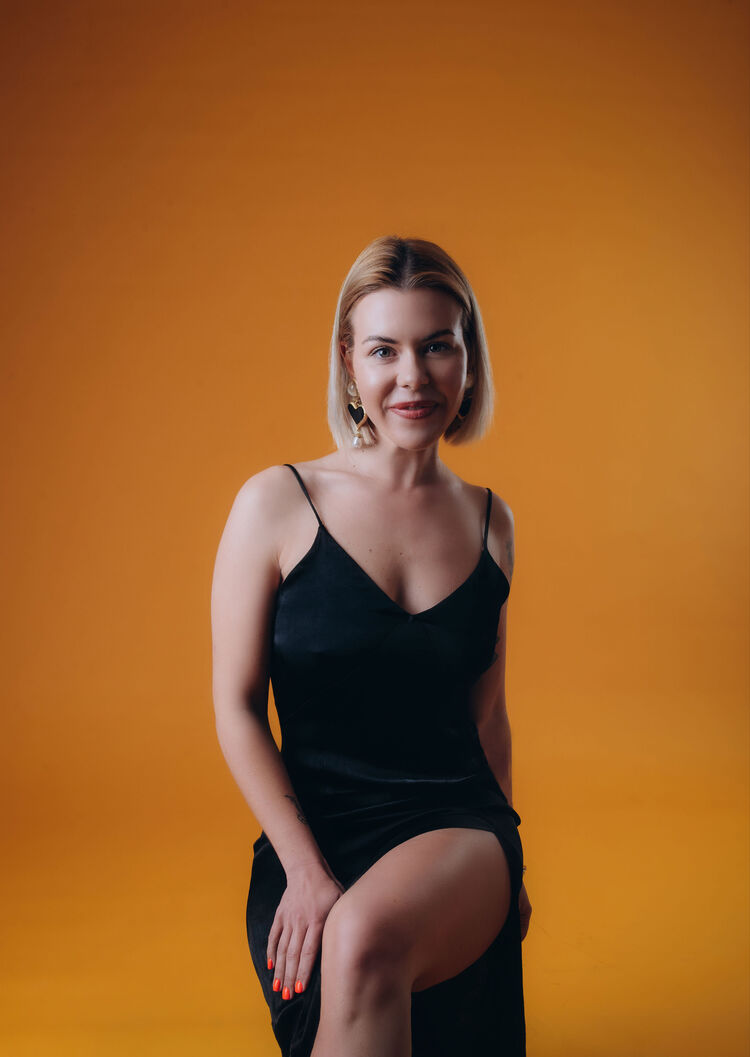 ,   Nikol, 35 ,   ,   