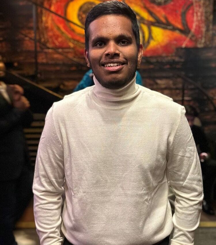 ���� 40734434 ����� Dhanasekaran, 25 ���, ���� ���������� � ����������