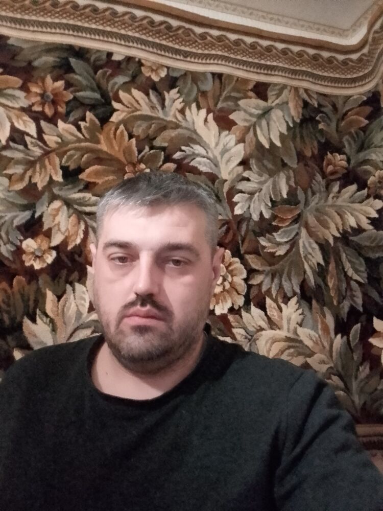  ,   Nik, 39 ,   ,   