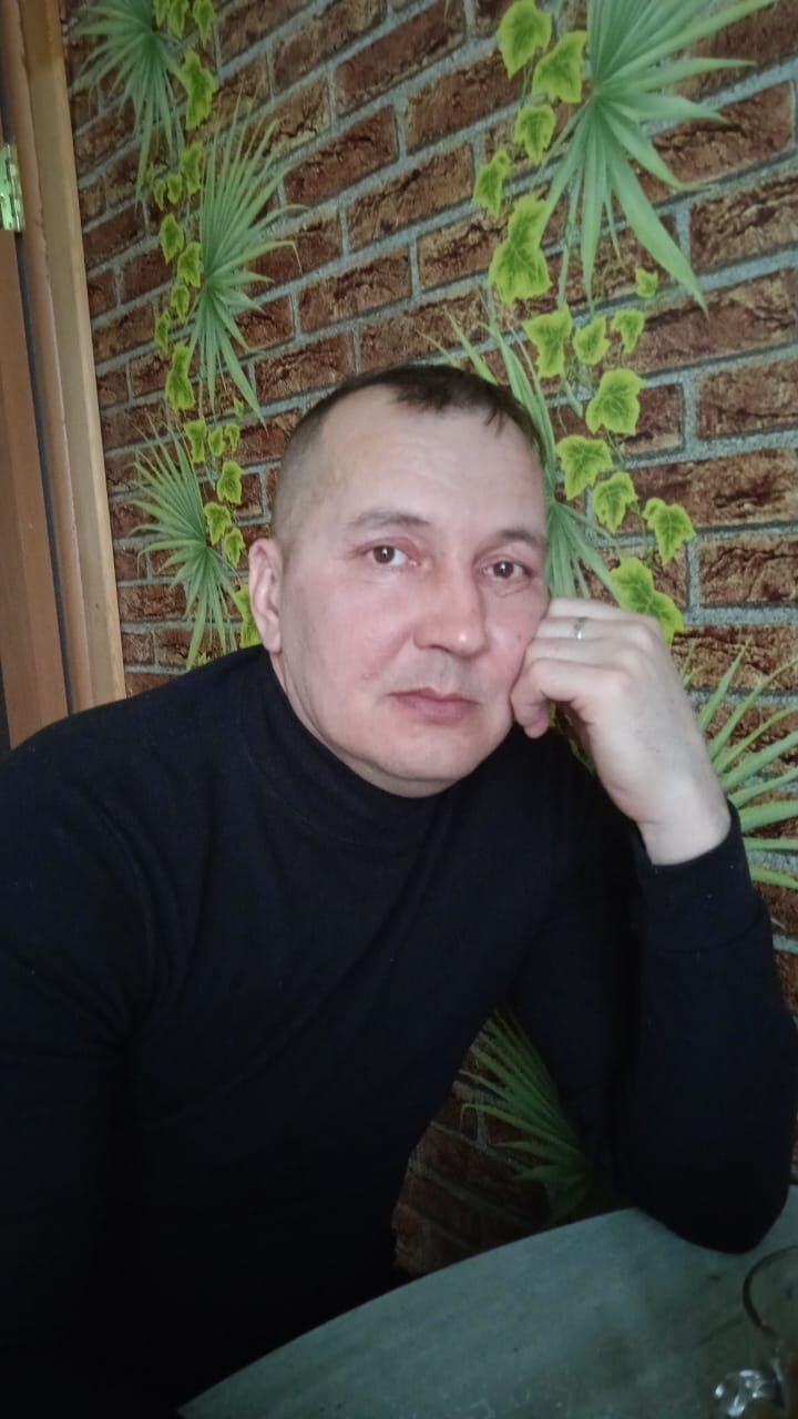  51993104  Stanislav, 42 ,    