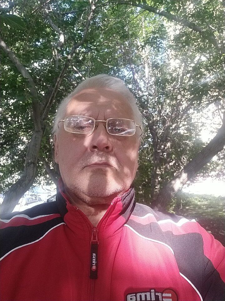  45049854  Uriy, 66 ,    
