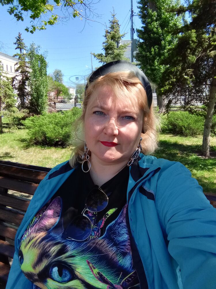  43446144  Viktoria, 48 ,    