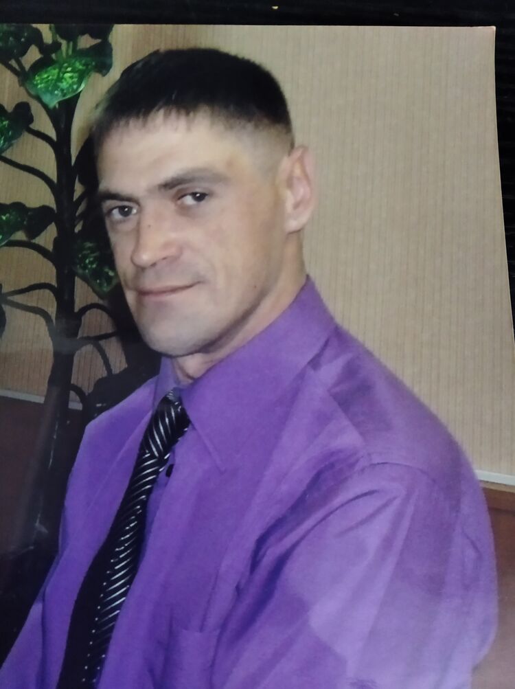  48636724  Roman, 46 ,    