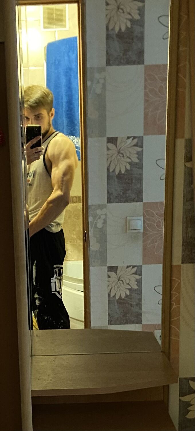  43070654  Ilya, 27 ,    