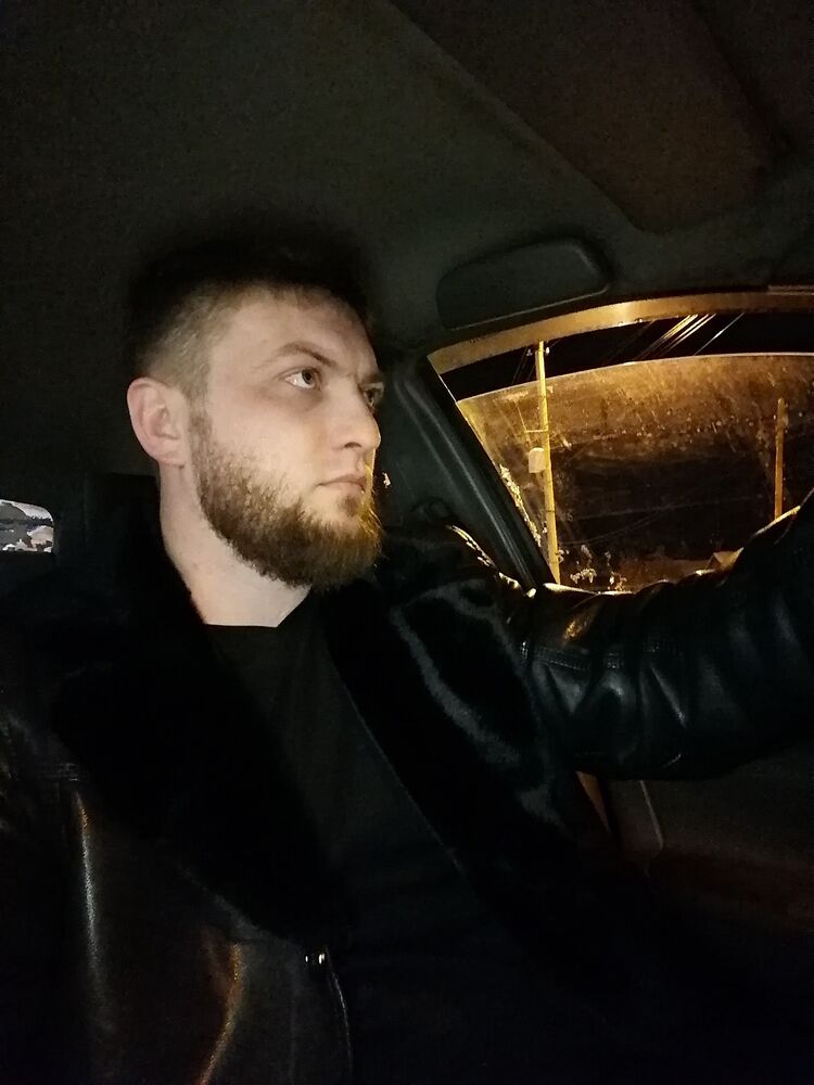  24834564  Ilya, 37 ,    