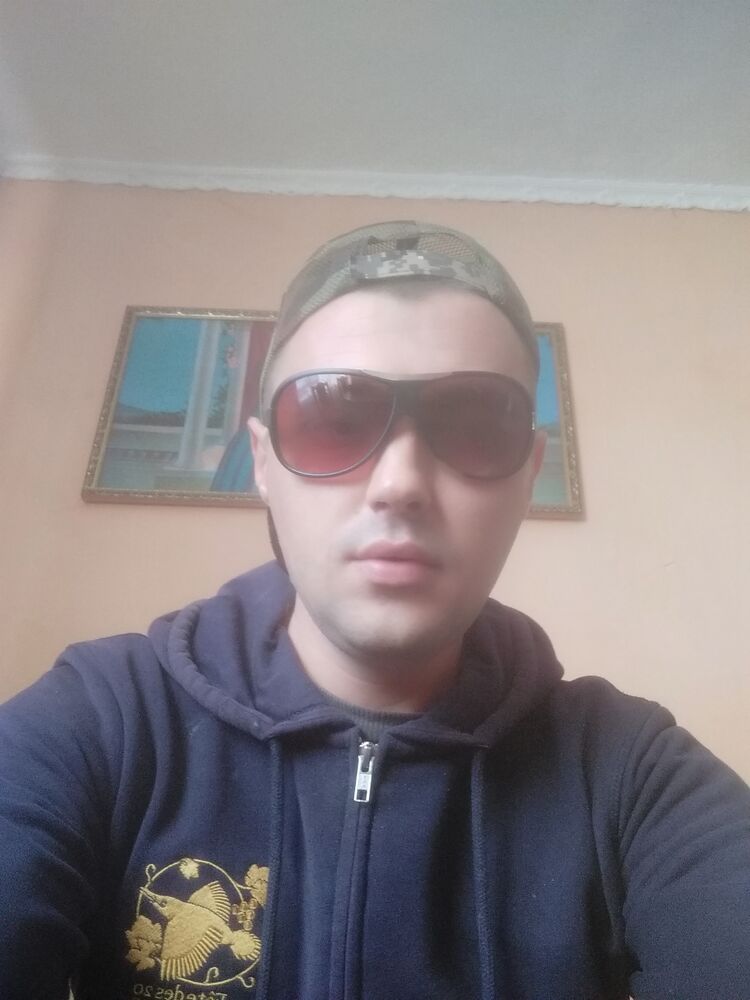  46348024  Viktor, 30 ,    