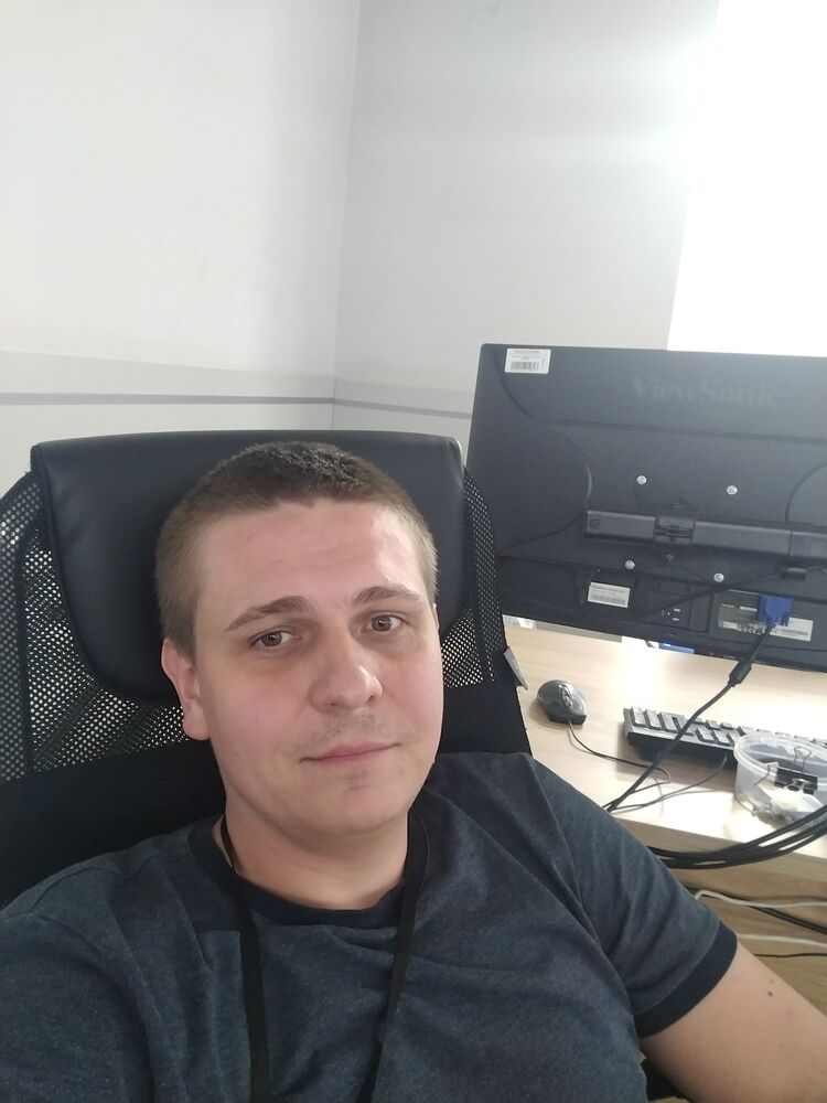  37073754  Ivan, 35 ,    