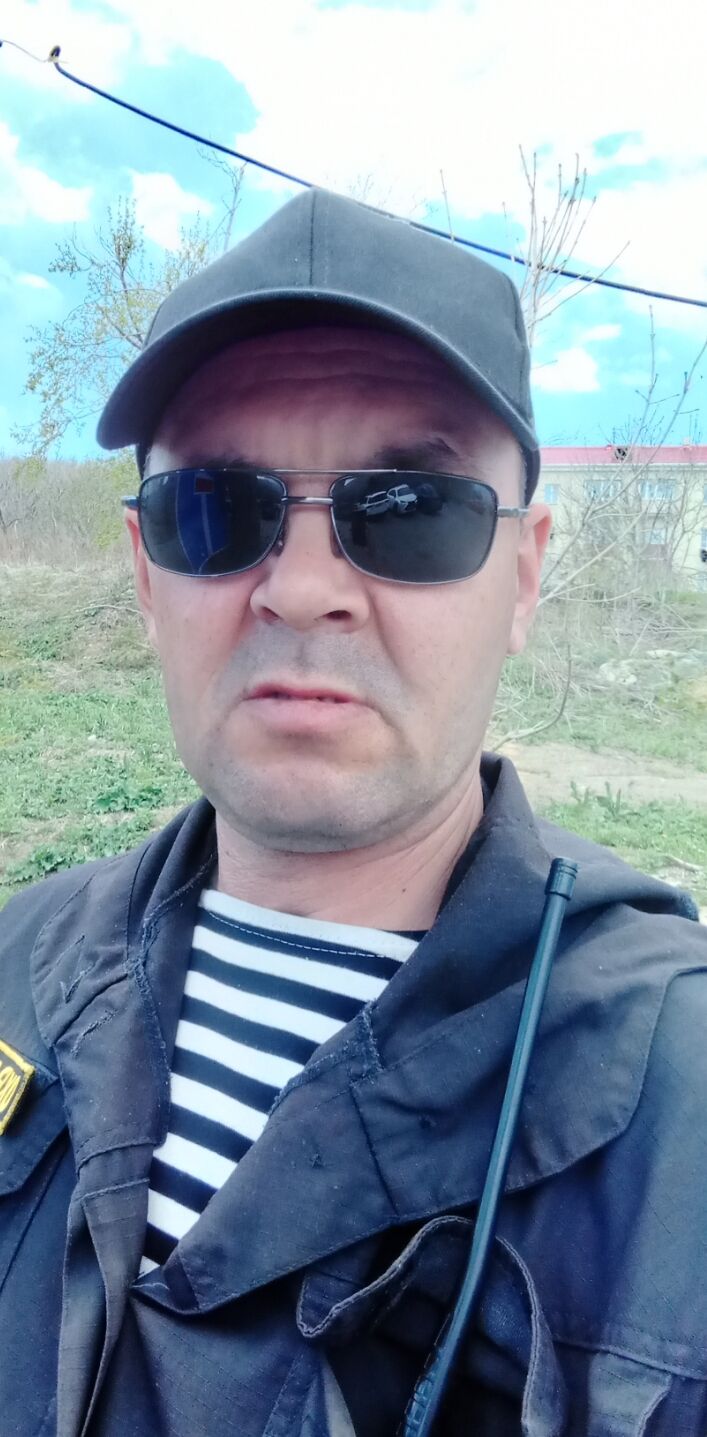  29589254  Denis, 49 ,    