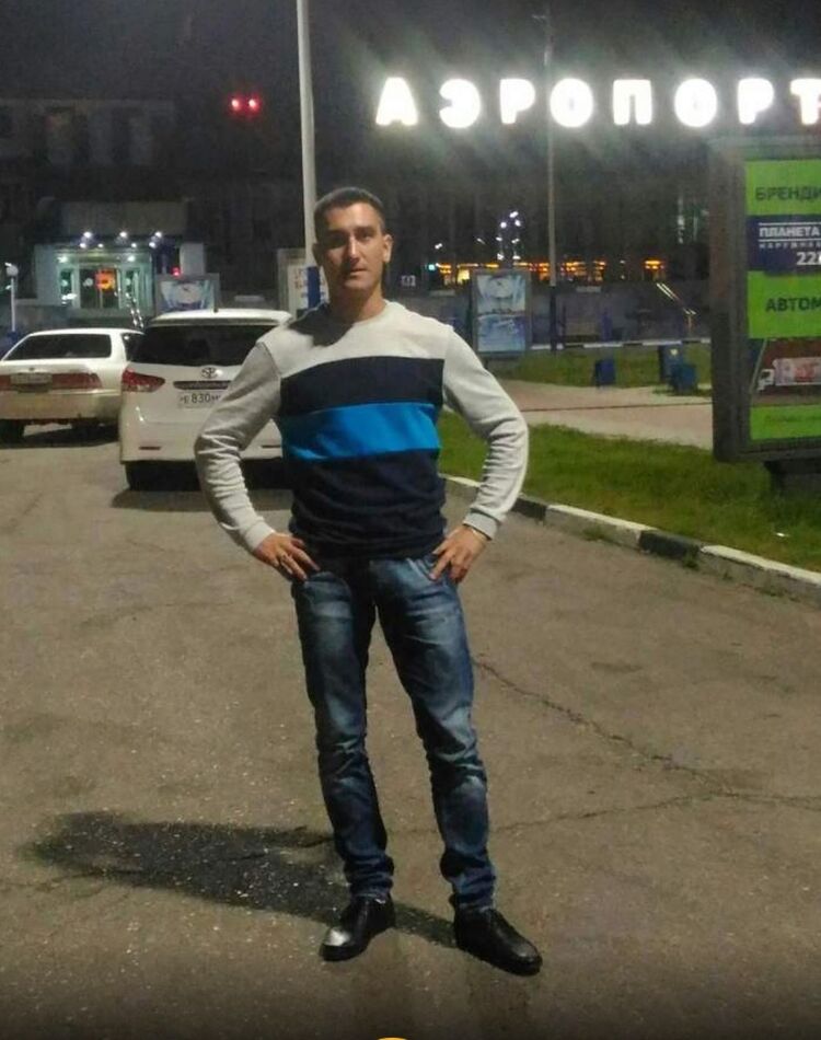  13687644  Igor, 38 ,    