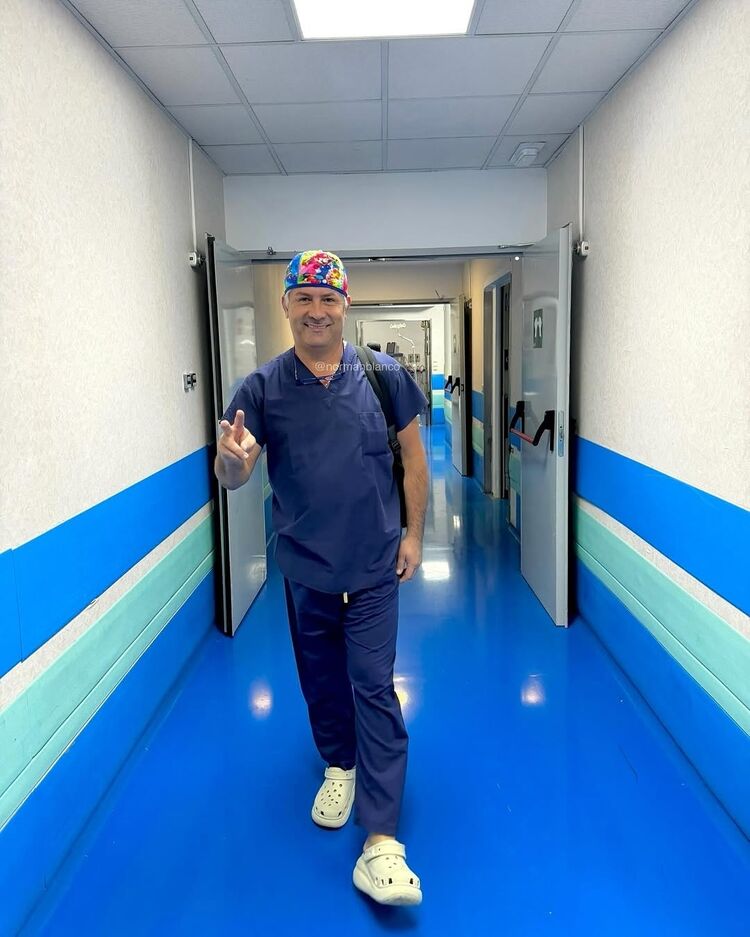  49250744  Alexander, 60 ,    