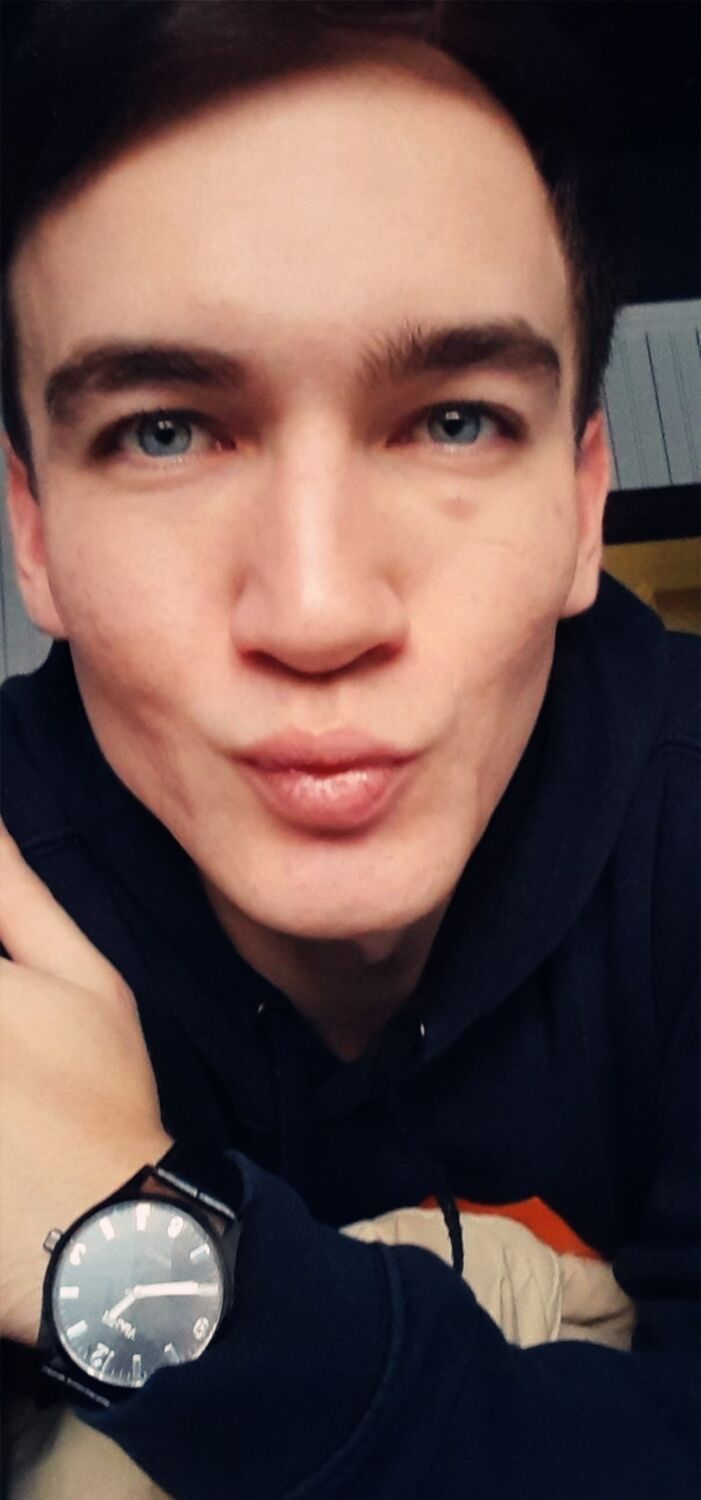  40637604  Artem, 35 ,    