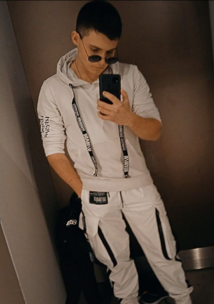  52541434  Vlad, 24 ,    