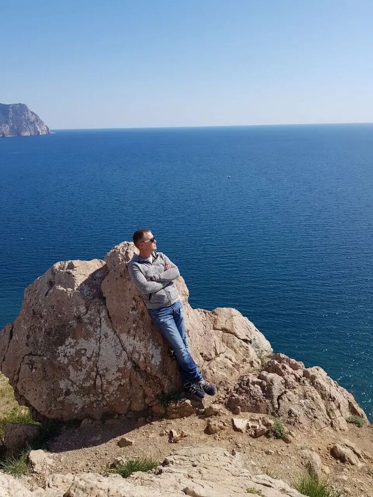  33377094  Alex, 46 ,    