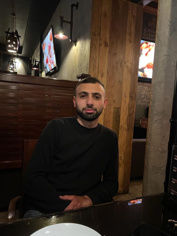  35203734  Smbat, 22 ,    