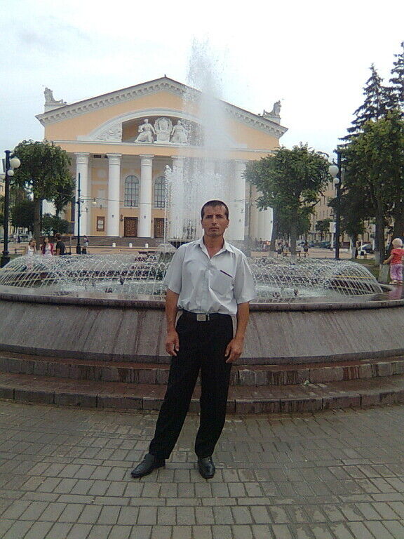  44433004  Ilya, 46 ,    