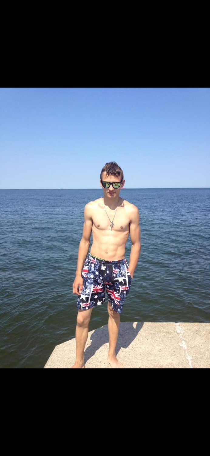  24501434  Denis, 28 ,    -