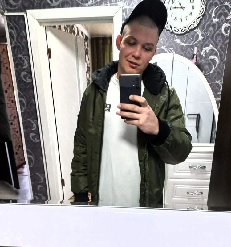  ,   Denis, 28 ,   ,   , c 