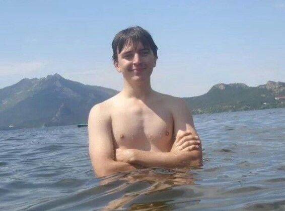  10524344  Vlad, 37 ,    